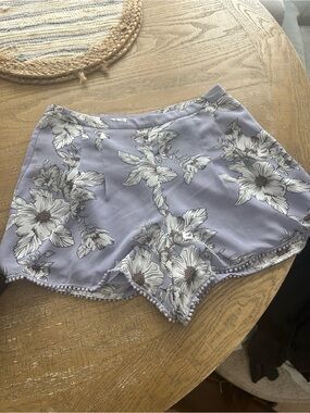 Gianni Bini Lavender Floral Scalloped Hem Skort